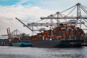 Vessel in Felixstowe unloading containers